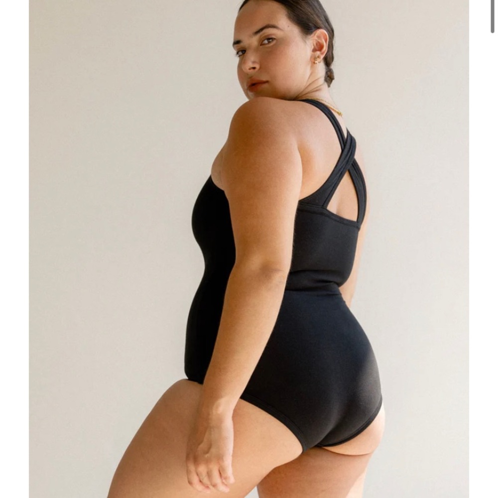 Arq Cleo Leo One Piece in Black 2X